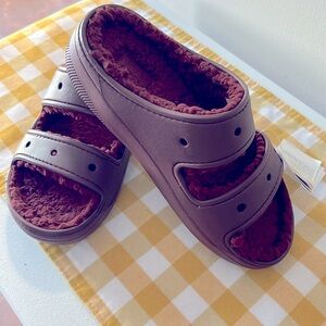NWT Crocs lined sandals